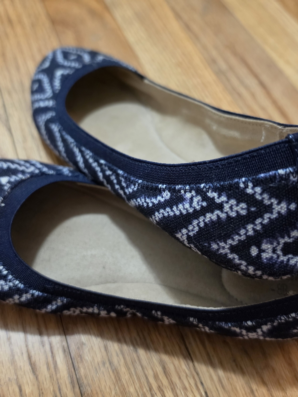 Bandolino Navy and White Patterned Ballet Flats